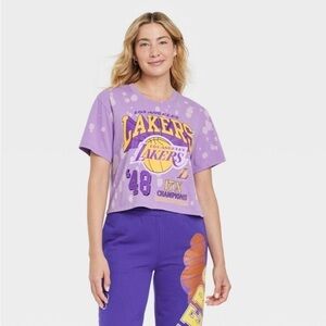 Women's LA Lakers NBA Cropped Short
Sleeve Graphic T-Shirt - Purple new